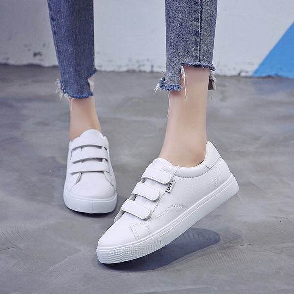 Jauns sieviešu kedu modelis ar plakanu zoli un velcro aizdari