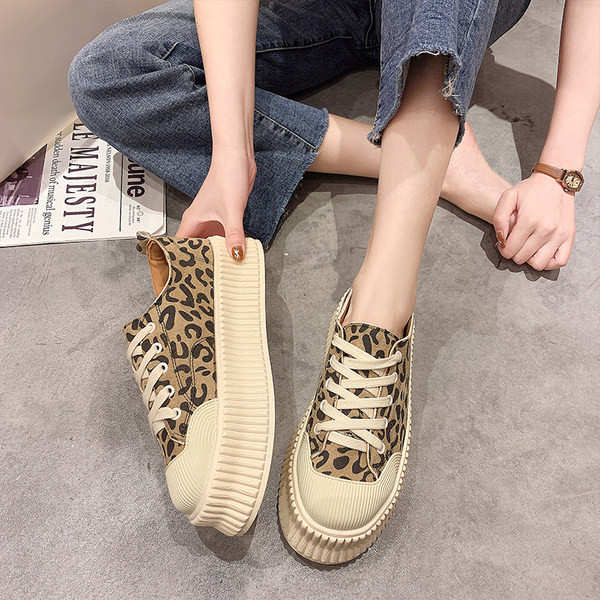 Novi model tekstilnih patika sa gumenim đonom