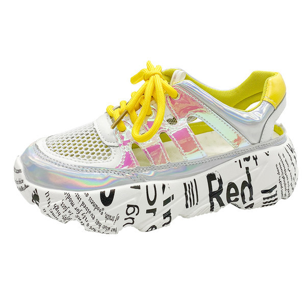 Μοντέρνα καλοκαιρινά αθλητικά παπούτσια με ύφασμα 