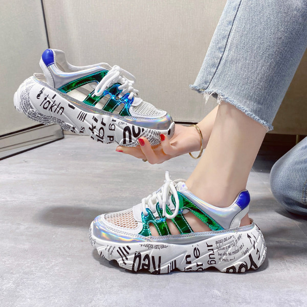 Μοντέρνα καλοκαιρινά αθλητικά παπούτσια με ύφασμα 