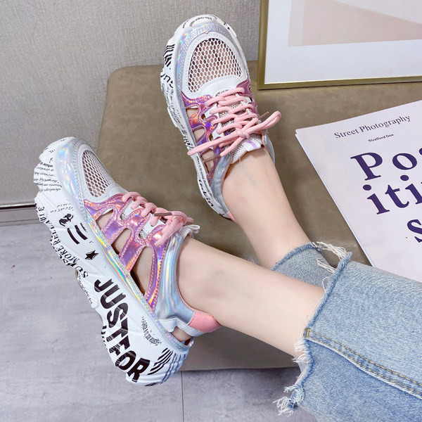 Μοντέρνα καλοκαιρινά αθλητικά παπούτσια με ύφασμα 