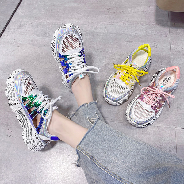 Μοντέρνα καλοκαιρινά αθλητικά παπούτσια με ύφασμα 