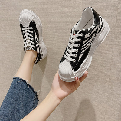 Modernas sieviešu kedas ar apdruku un mežģīnēm divās krāsās