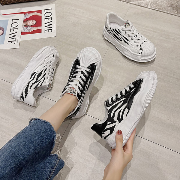 Modernas sieviešu kedas ar apdruku un mežģīnēm divās krāsās