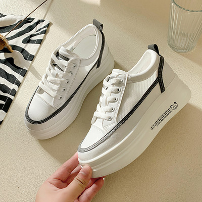 Mūsdienīgas kedas no tīklveida auduma un slēptas platformas