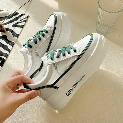 Mūsdienīgas kedas no tīklveida auduma un slēptas platformas