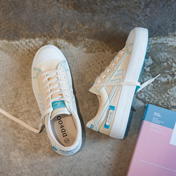 Γυναικεία casual αθλητικά παπούτσια με υφασμάτινη επιγραφή