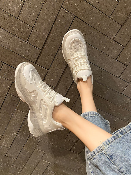 Hingavad naiste tossud pitsi ja 5 cm platvormiga