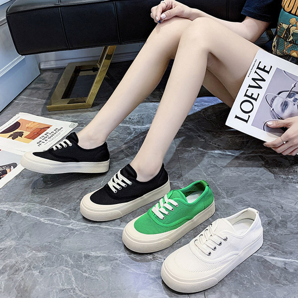 Ikdienas sieta kedas ar mežģīnēm un plakanu zoli