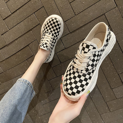 Lameda tallaga ruudulised naiste riidest kingad