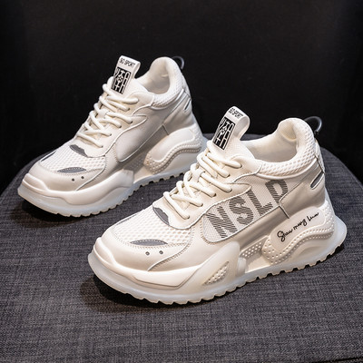 Hingavad naiste tossud 6 cm platvormiga