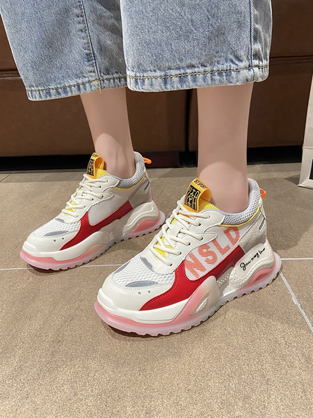 Hingavad naiste tossud 6 cm platvormiga