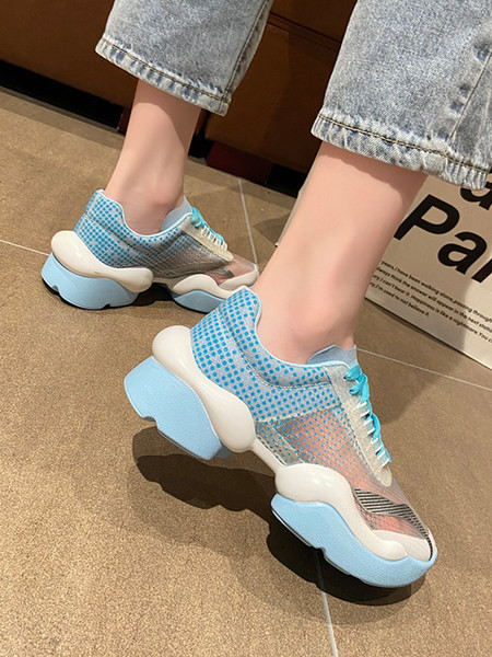 Läbipaistva osaga suvised naiste tossud