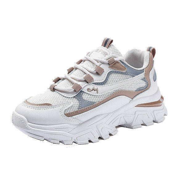 Γυναικεία αθλητικά παπούτσια με τραχιά σόλα και κορδόνια σε καφέ χρώμα