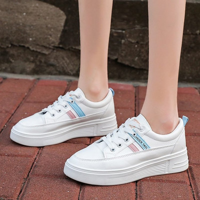 Ikdienas sieviešu kedas ar plakanu zoli - baltā krāsā