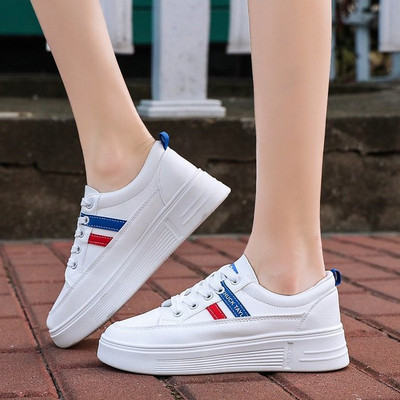 Ikdienas sieviešu kedas ar plakanu zoli - baltā krāsā