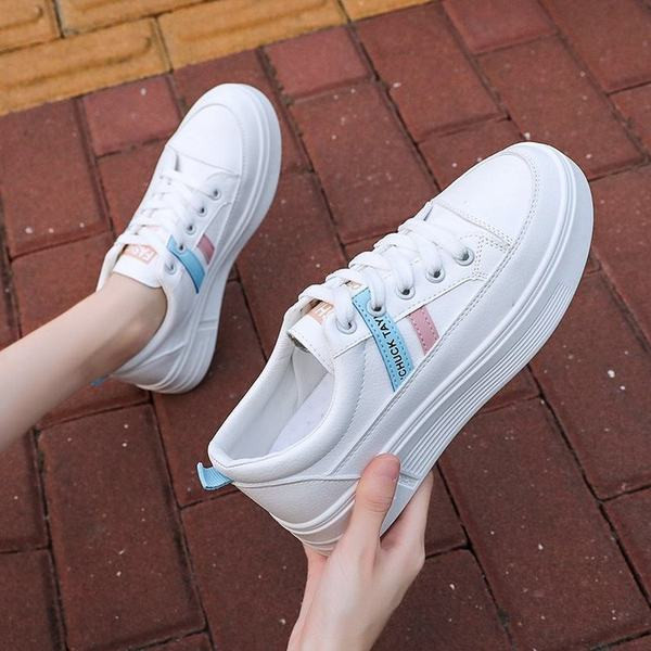 Ikdienas sieviešu kedas ar plakanu zoli - baltā krāsā