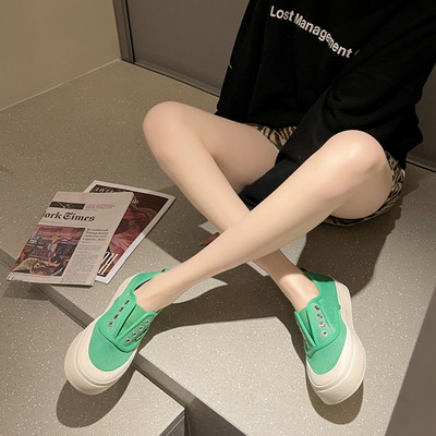 Ikdienas kedas ar plakanām zolēm - bez aizdares