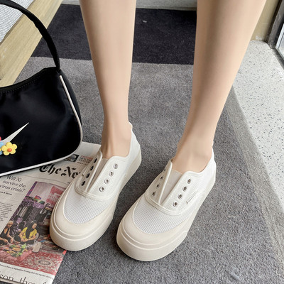 Ikdienas kedas ar plakanām zolēm - bez aizdares