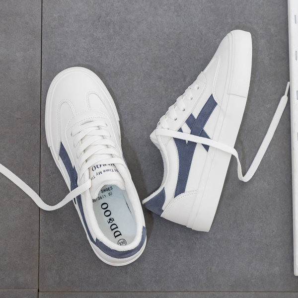 Naiste tossud, mis on valmistatud ökonahast tavalisest paeltega mudelist