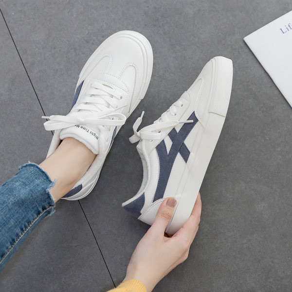 Naiste tossud, mis on valmistatud ökonahast tavalisest paeltega mudelist