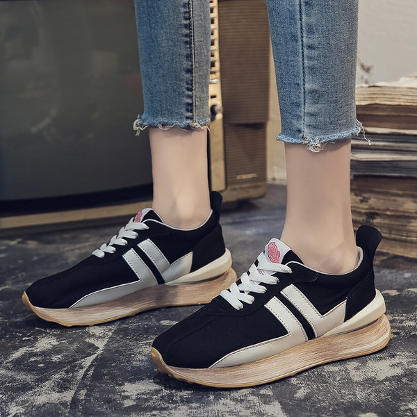 Ikdienas kedas no eko zamšādas ar mežģīnēm