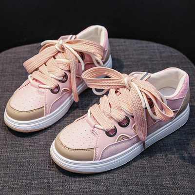 Novi model proljetnih tenisica sa vezicama