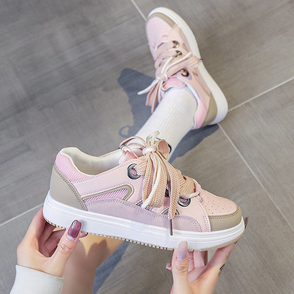 Novi model proljetnih tenisica sa vezicama