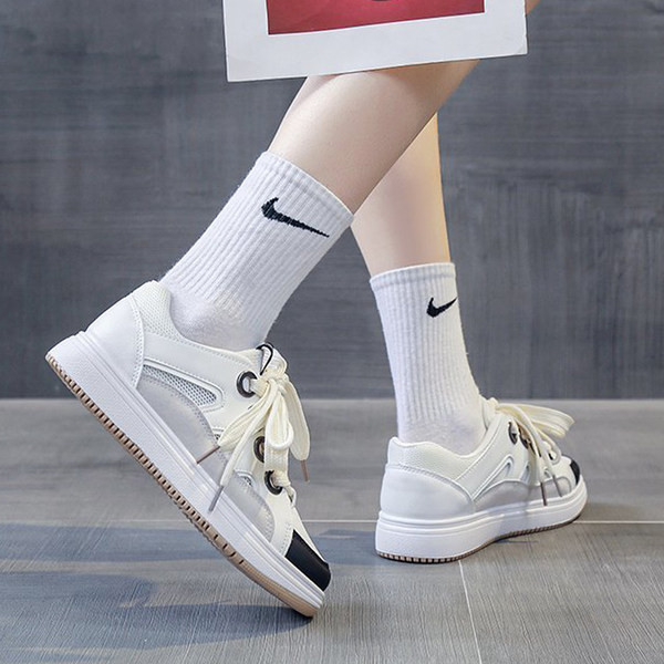 Novi model proljetnih tenisica sa vezicama