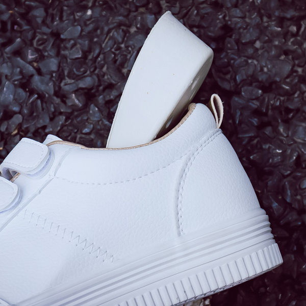 Ikdienas kedas no mākslīgās ādas ar velcro aizdari sievietēm