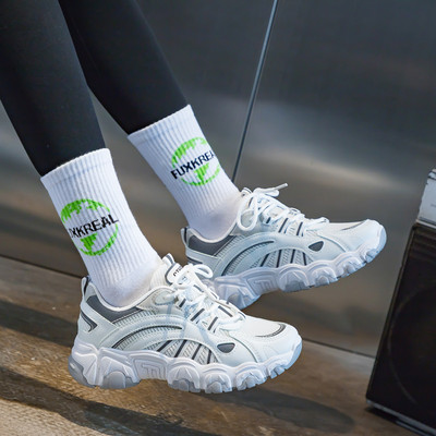 Jauns kedu modelis ar rupju zoli un šņorēm sievietēm