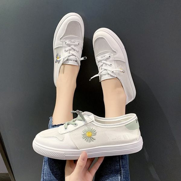 Ikdienas sieviešu kedas ar margrietiņu izšuvumu