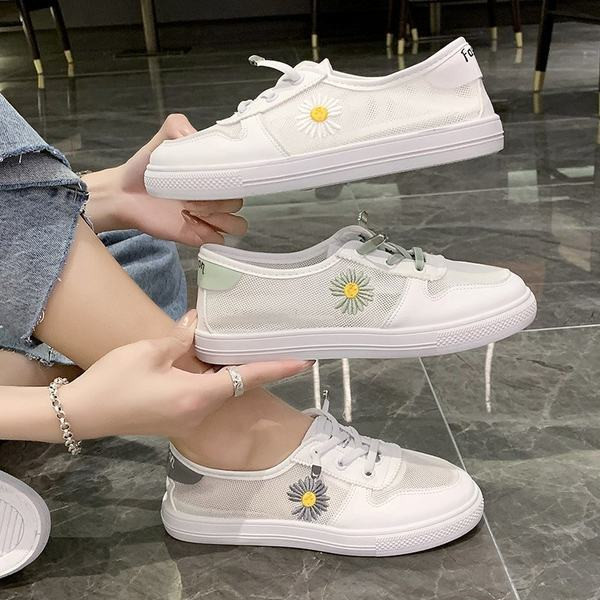 Ikdienas sieviešu kedas ar margrietiņu izšuvumu