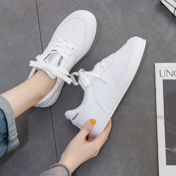 Paelte ja südameaplikatsiooniga naiste tossud