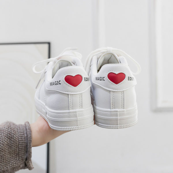 Paelte ja südameaplikatsiooniga naiste tossud