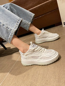 Lameda tallaga hingavad naiste suvised tossud