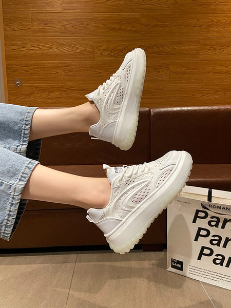 Lameda tallaga hingavad naiste suvised tossud