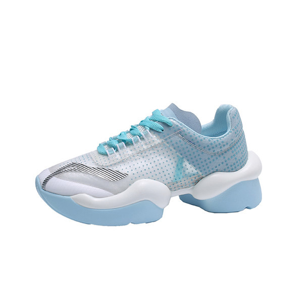 Jauns kedu modelis ar raupju zoli un krāsainām šņorēm