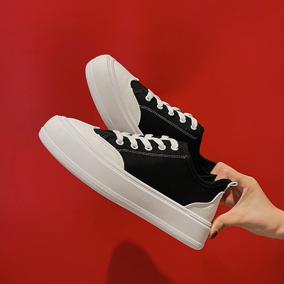 Dviejų spalvų vienspalviai moteriški sportbačiai su kaklaraiščiais