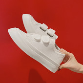 Kahes värvitoonis kleebistega naiste tekstiilist tossud