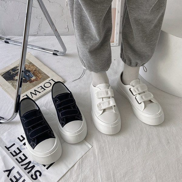 Naiste tekstiilist takjakinnitusega tossud