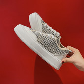 Γυναικεία casual πάνινα παπούτσια σε τρία χρώματα με κορδόνια