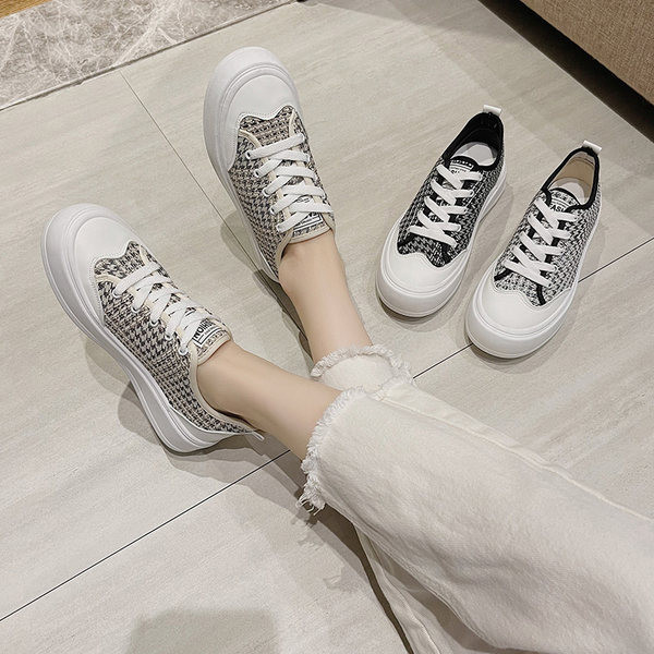 Γυναικεία casual πάνινα παπούτσια σε τρία χρώματα με κορδόνια