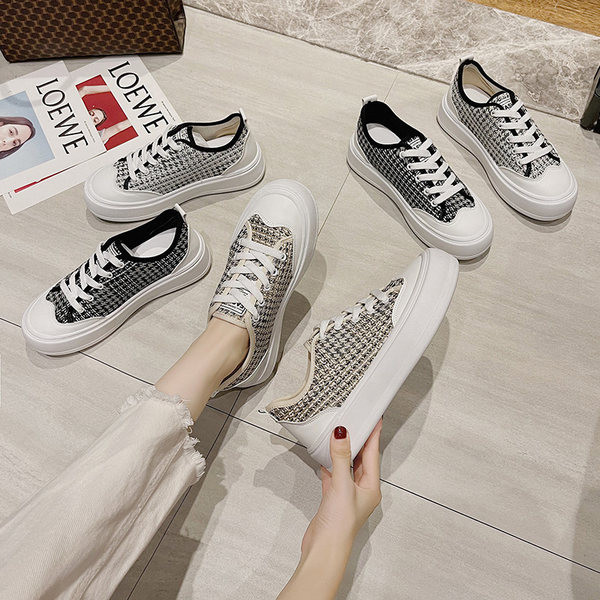 Γυναικεία casual πάνινα παπούτσια σε τρία χρώματα με κορδόνια