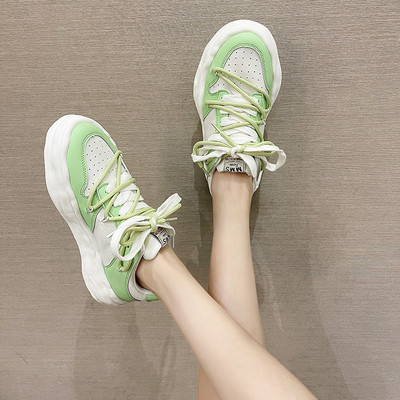 Elpojošas sieviešu kedas divās krāsās