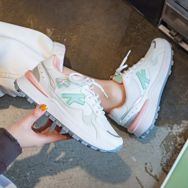 Ženske tenisice s grubim potplatom i vezicama-prozračne