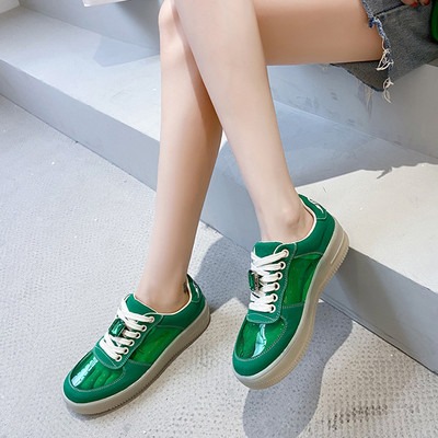 Sieviešu elpojošas kedas ar saitēm un akmeņiem