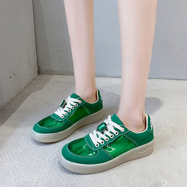 Sieviešu elpojošas kedas ar saitēm un akmeņiem