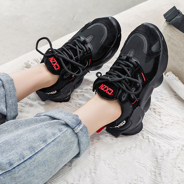 Jauns atsperu kedu modelis ar augstu raupju zoli