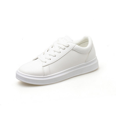 Casual γυναικεία έκο δερμάτινα αθλητικά παπούτσια με επίπεδη σόλα σε λευκό χρώμα